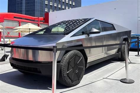 T­e­s­l­a­ ­C­y­b­e­r­t­r­u­c­k­’­ı­n­ ­e­l­e­k­t­r­i­k­ ­m­o­t­o­r­u­n­u­ ­y­e­n­i­l­i­y­o­r­!­